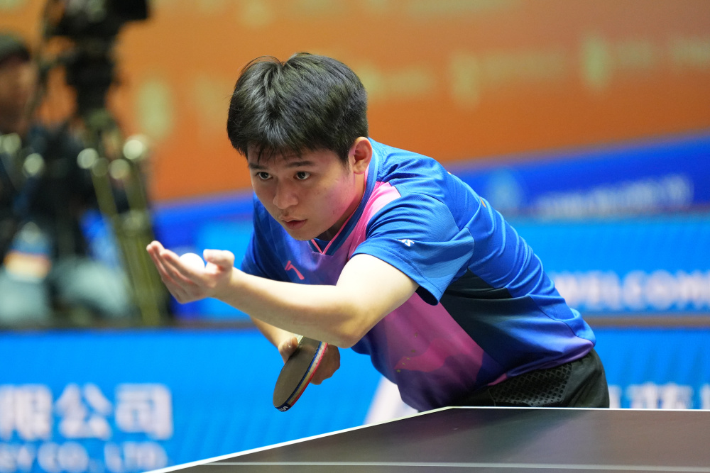 经过刻苦训 经过刻苦训